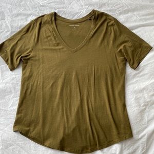 Universal Standard Green Short Sleeve VNeck Tee NWOT